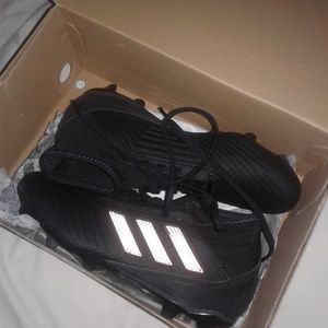Soccer cleats size 6.5 in men and 8.5 in women
